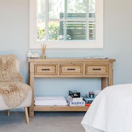 Revive On Oakview Boutique Beauty And Accommodation Ashburton Dış mekan fotoğraf