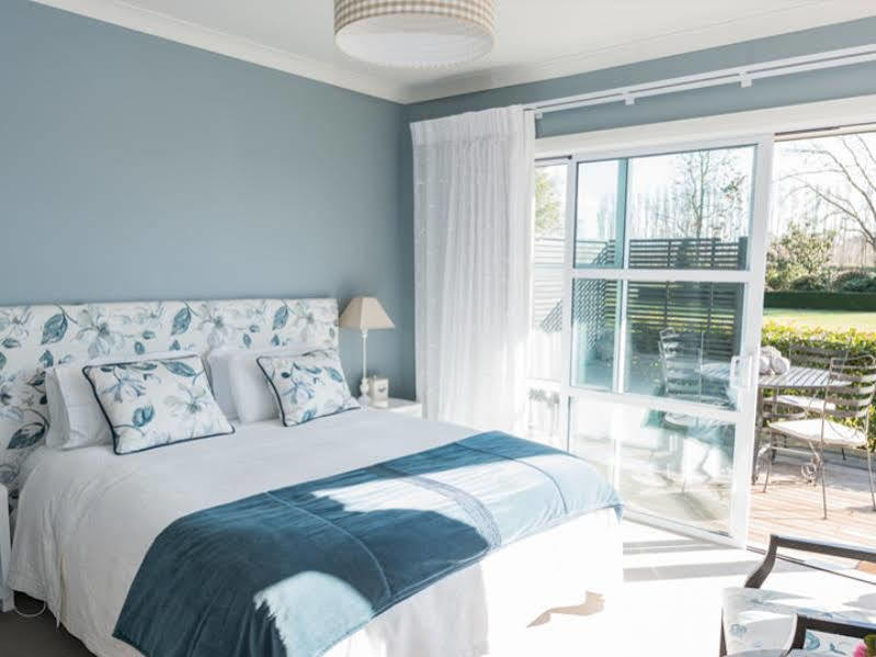 Revive On Oakview Boutique Beauty And Accommodation Ashburton Dış mekan fotoğraf